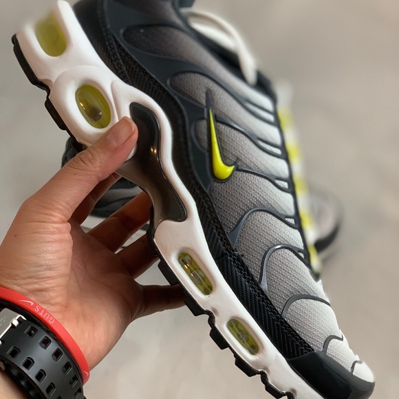 nike air max plus bumblebee